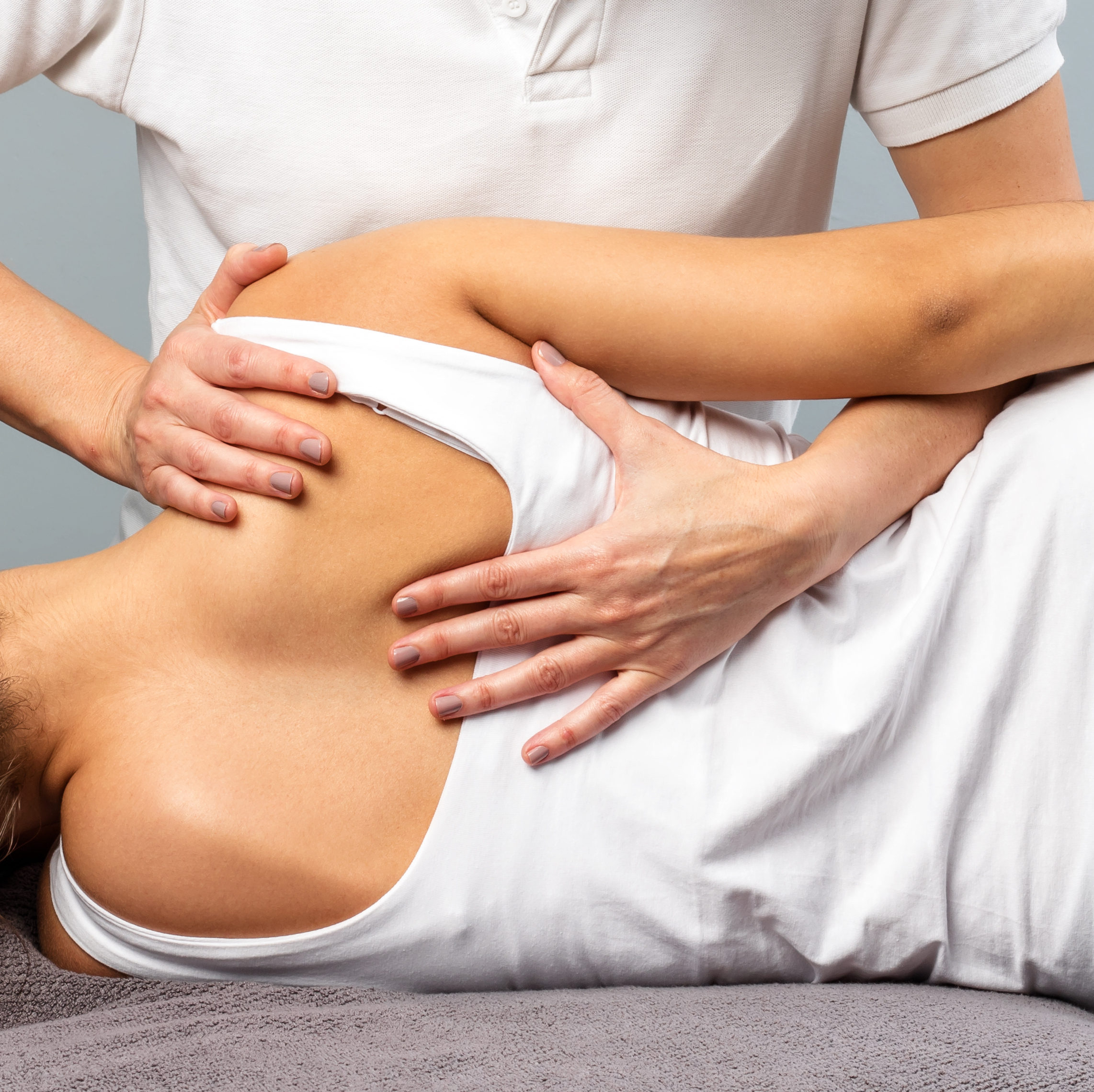 Oplever du nakkesmerter eller spændinger i nakken? Hos KIFO tilbyder jeg skånsom og effektiv osteopatisk behandling, der tager udgangspunkt i dig. 